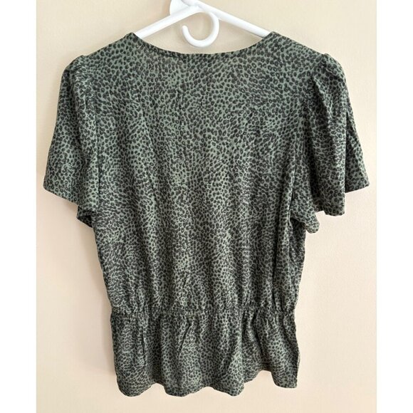 Lucky Brand Green Animal Print V-Neck Peplum Short Sleeved Top Size Medium - Picture 7 of 10